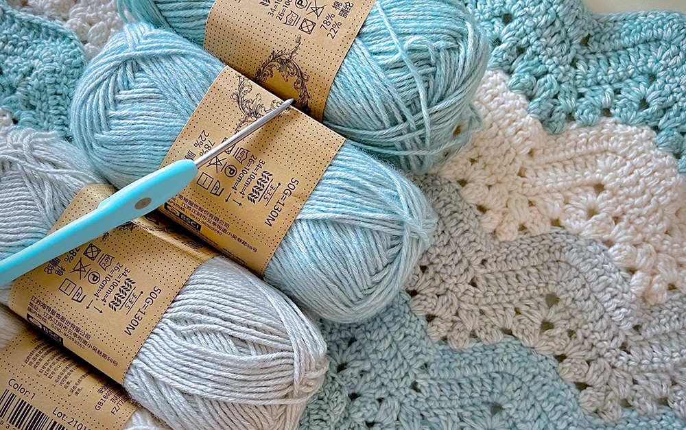 Learn the Differences Between Knitting and Crocheting