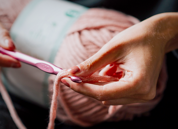 Crochet Made Easy With The Best Ergonomic Crochet Hooks   Ergonomic Crochet Hooks Pink 